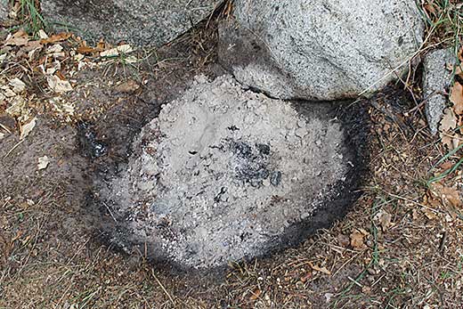 Ta bort stubbar själv Stubben är borttagen med hjälp av en stubbskorsten och det är enbart en grop kvar i marken